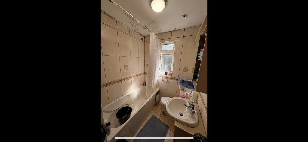 Bathroom 2 Width.PNG