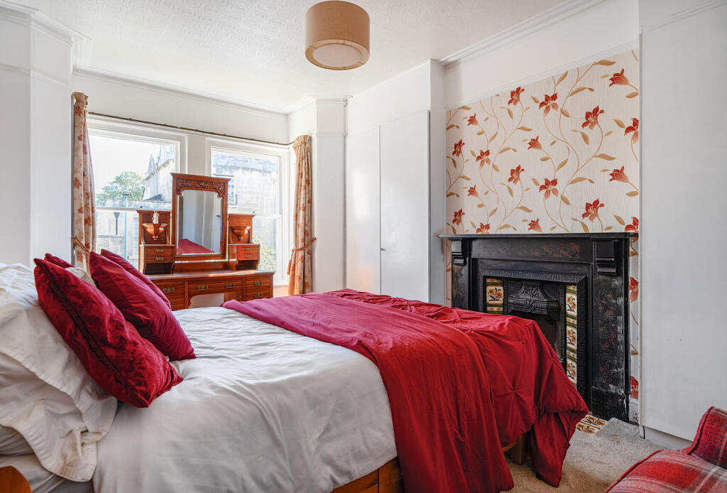 1346868-19-68bedb...