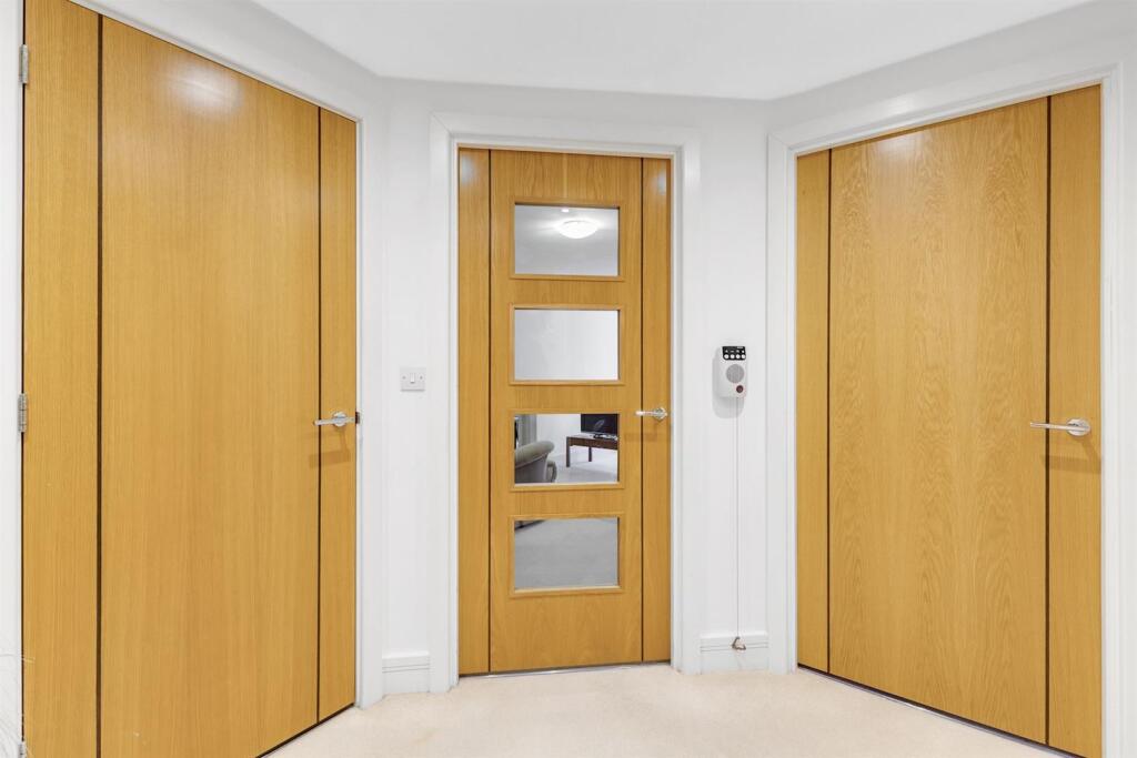 11-b104CH_22CRAYSHAWCOURT_RG48EQ_MCS83865_-49-medi