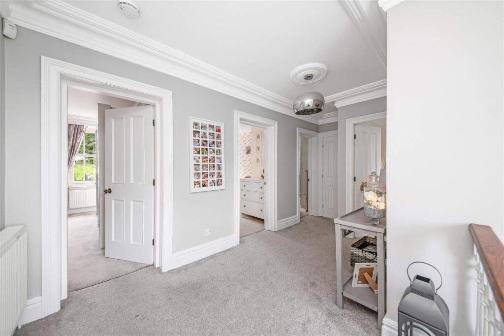 FIRST FLOOR LANDING