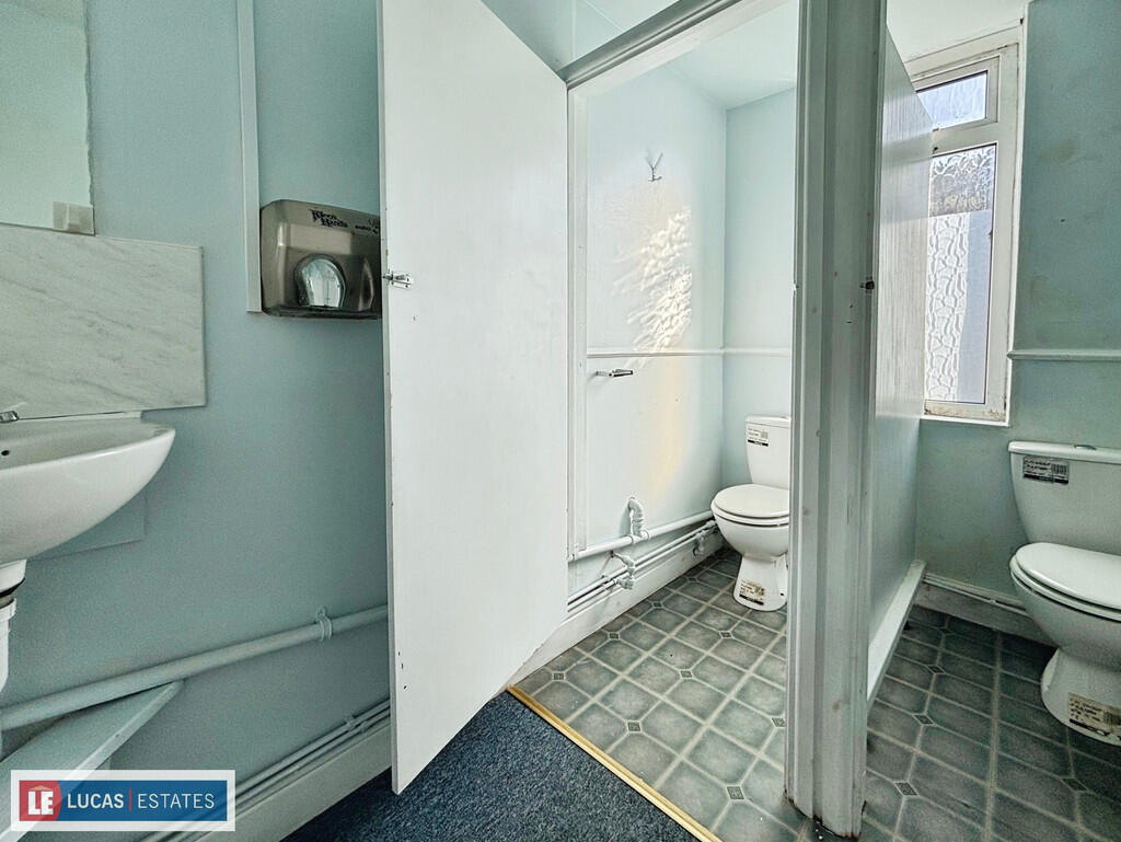 5c695e2f-6B-4A20-...