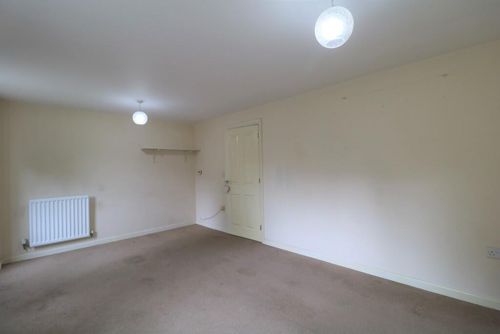 Living room Rear ...