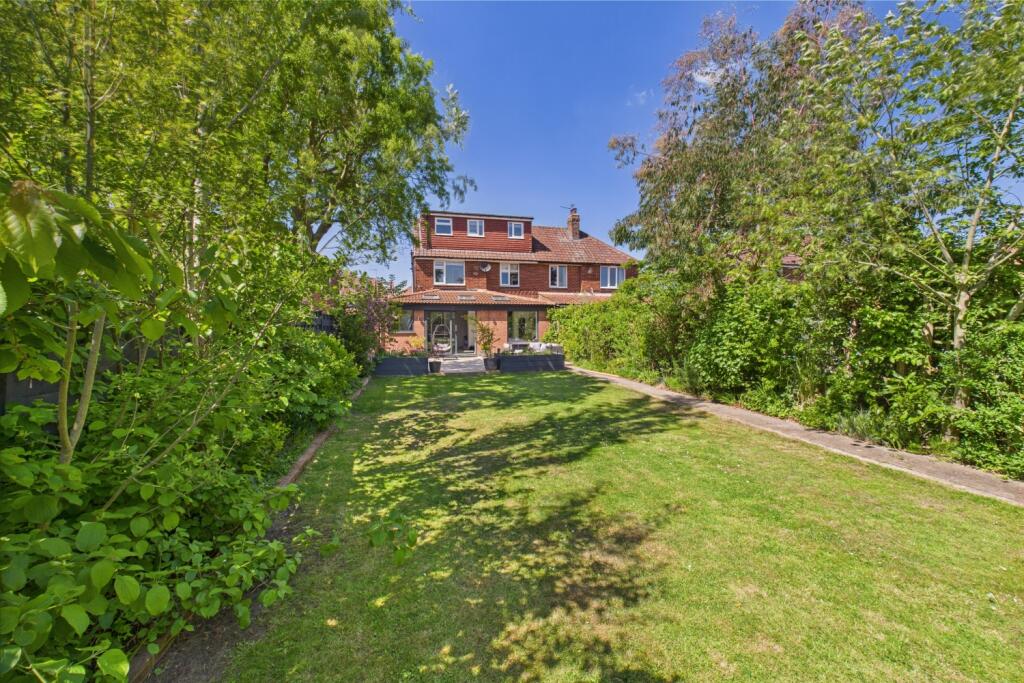 CAM03162G0-PR0260-STILL051