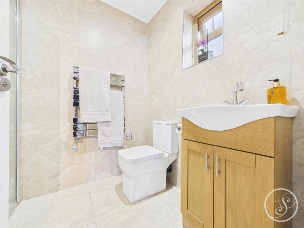 ENSUITE SHOWER ROOM