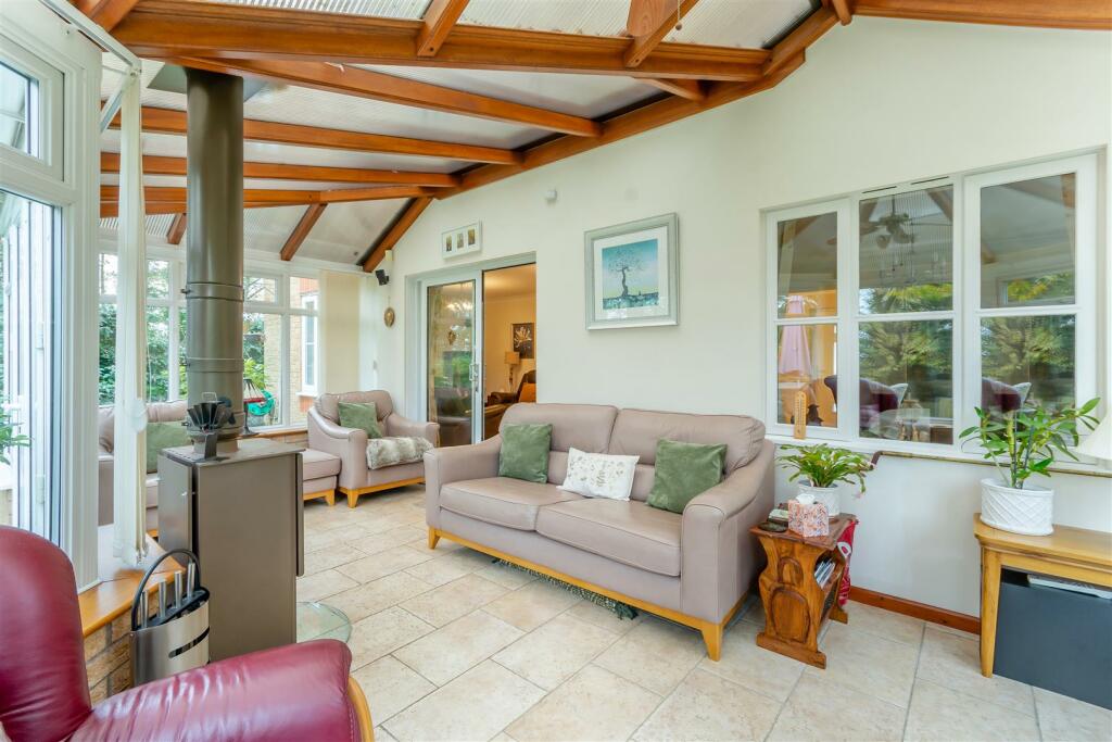 8627356-interior30.jpg