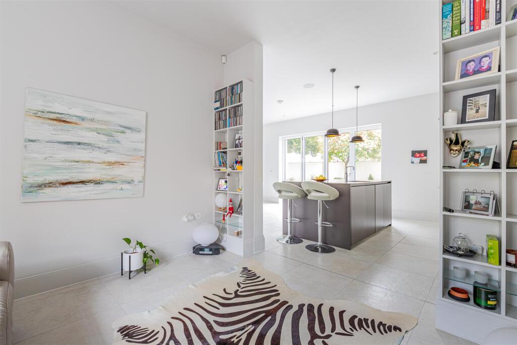 Llandaff Place 10-39.jpg