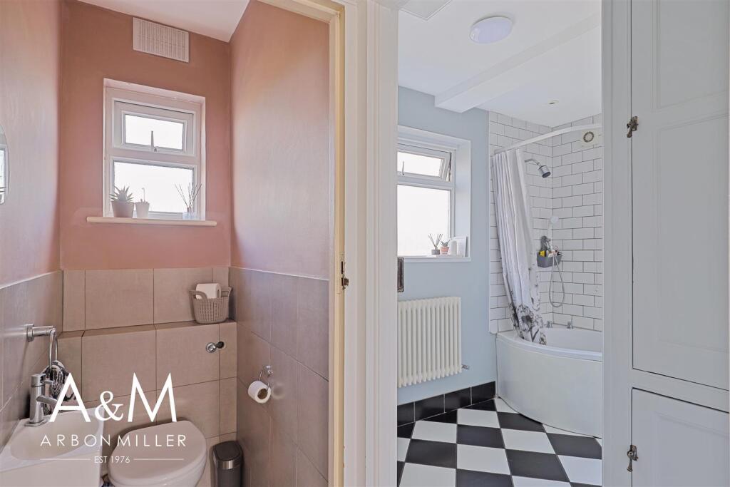 Bathroom/ WC