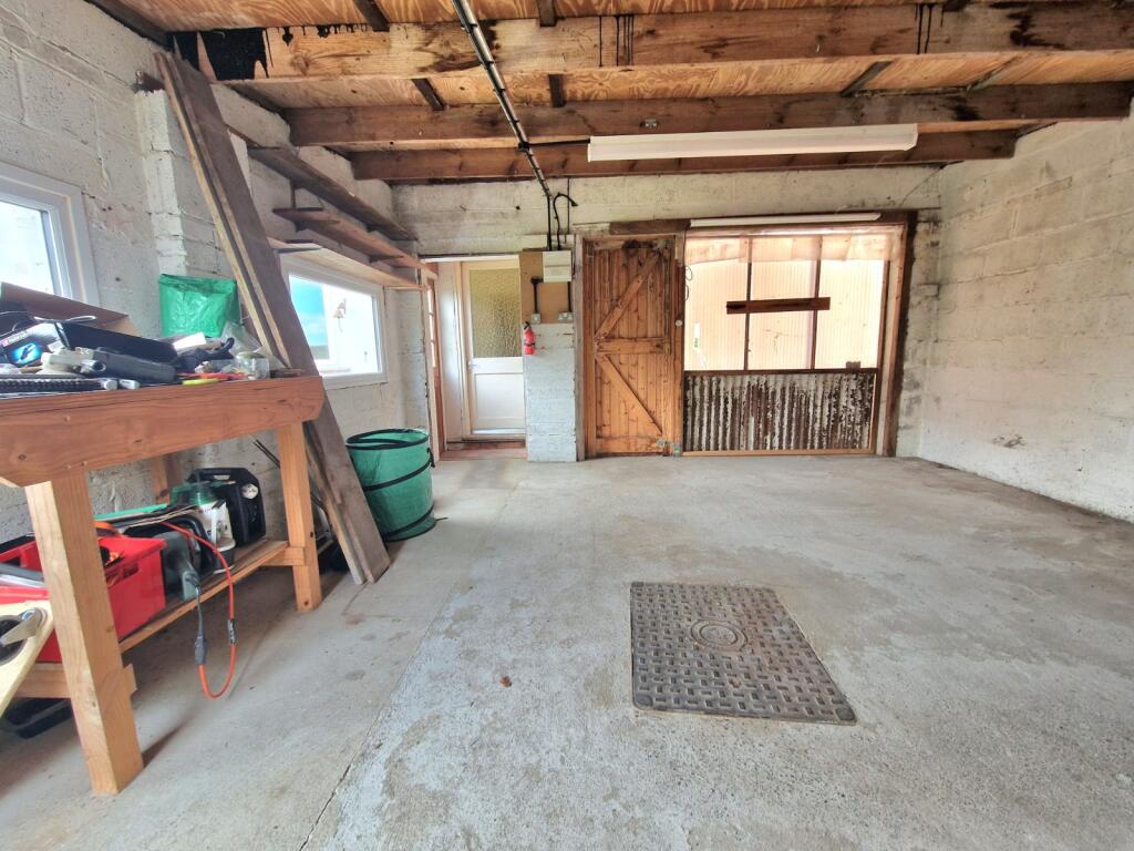 Garage/Workshop