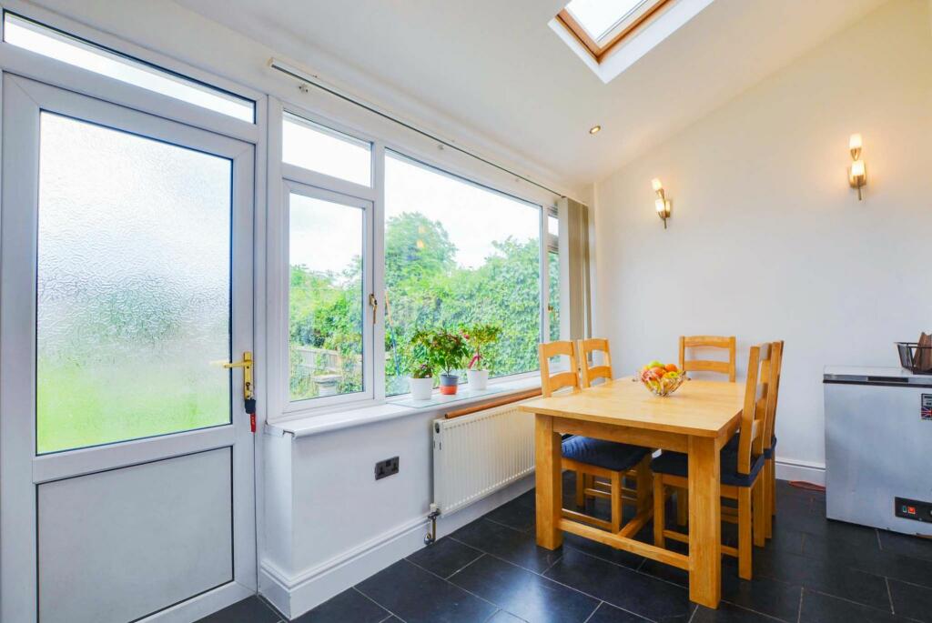 L-Shaped Fitted Dining Kitchen
