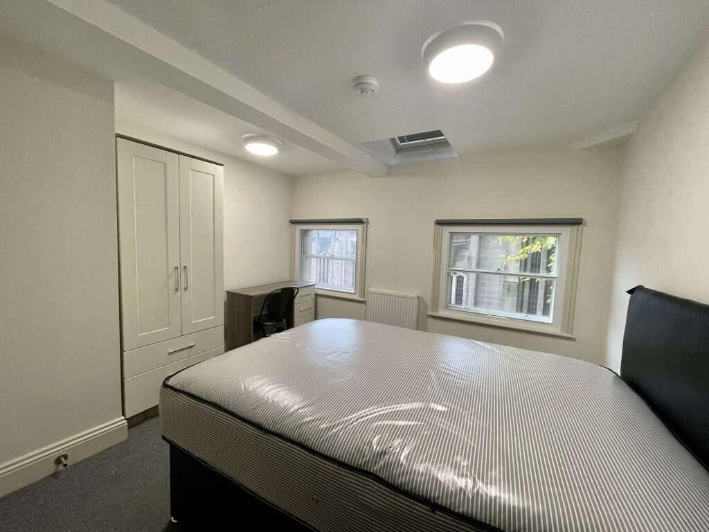 Flat_6_8_St_James_Row