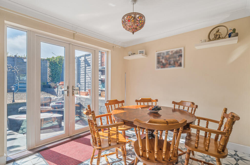 1353870-11-68c7e5...