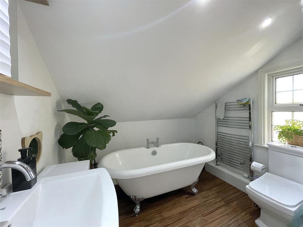 Bathroom (2).jpeg