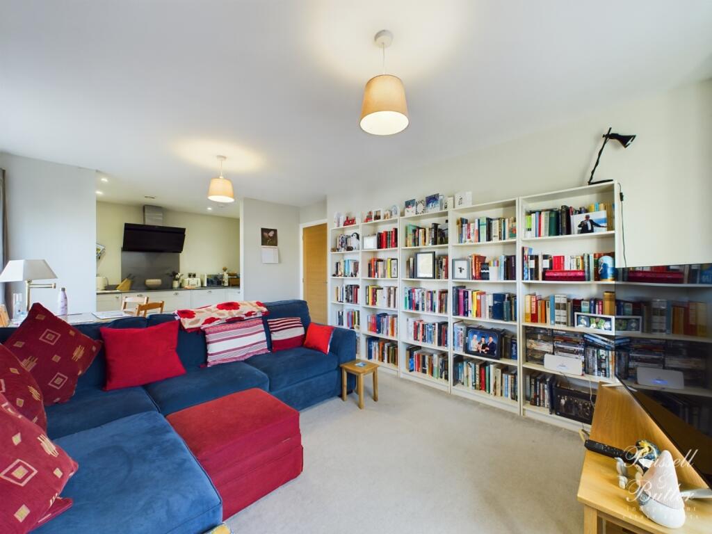 CAM01995G0-PR0238-STILL005