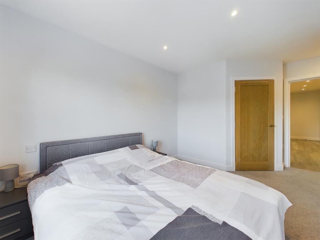 CAM02119G0-PR0022-STILL003