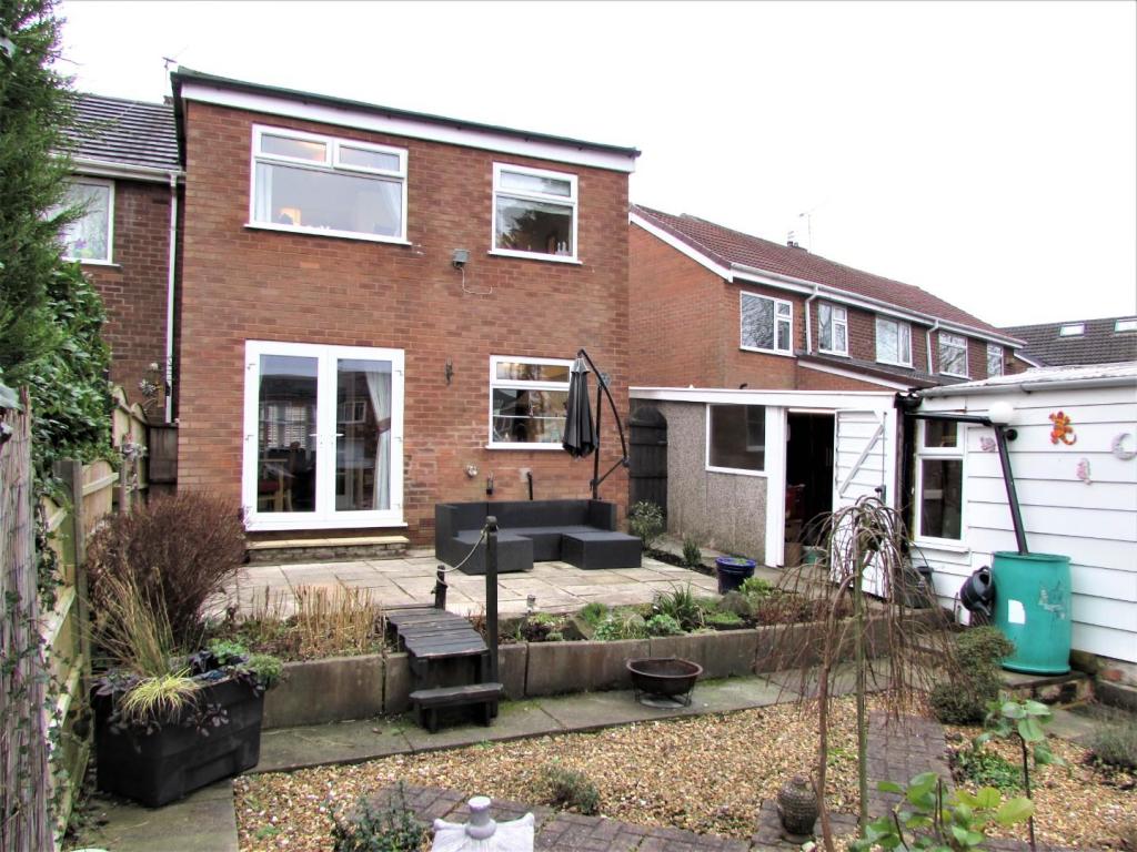 ThornAve12gdn7.JPG