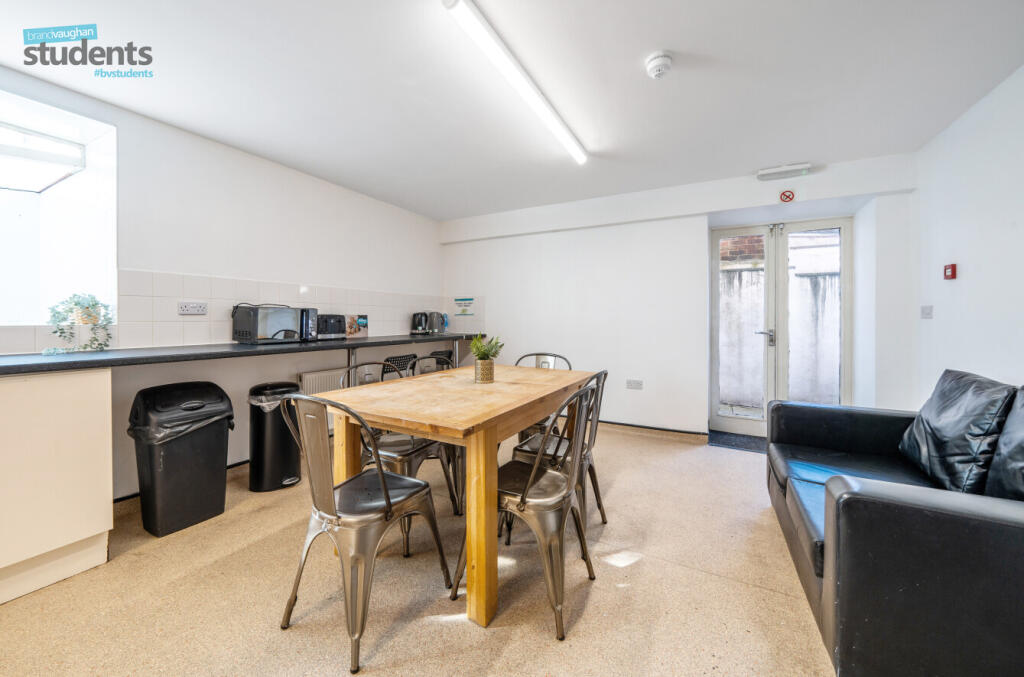 b0c1d87d-8ee7-4e3...