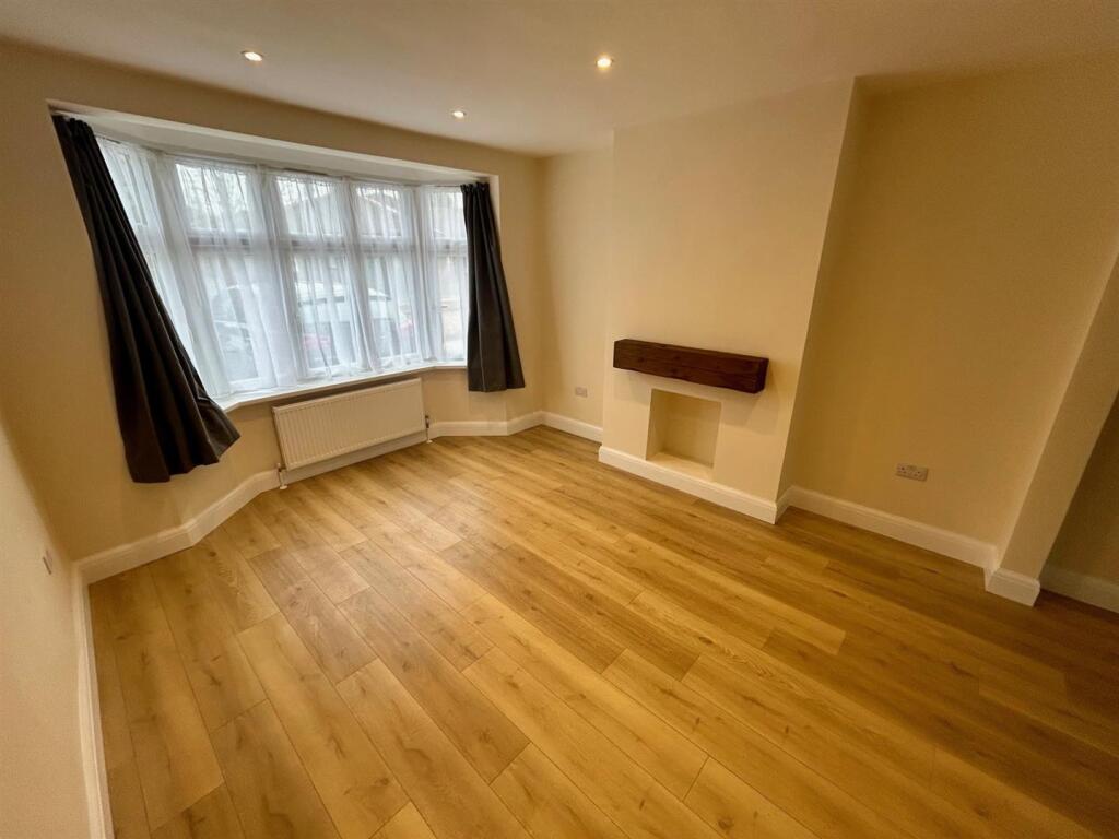 lounge1.jpg