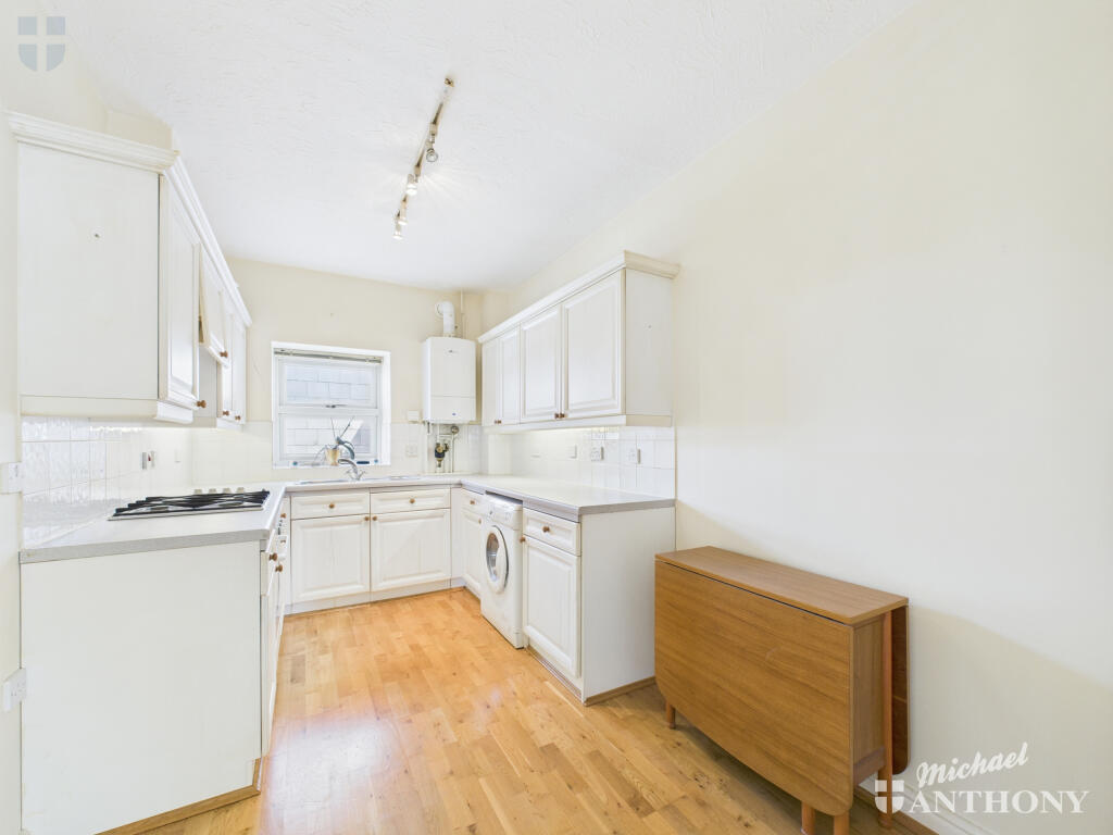 CAM03218G0-PR0739-STILL008