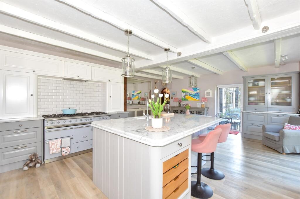 Kitchen/ Breakfast Room