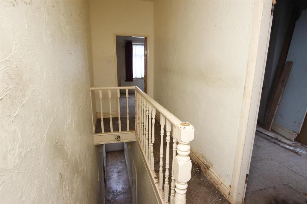FIRST FLOOR LANDING