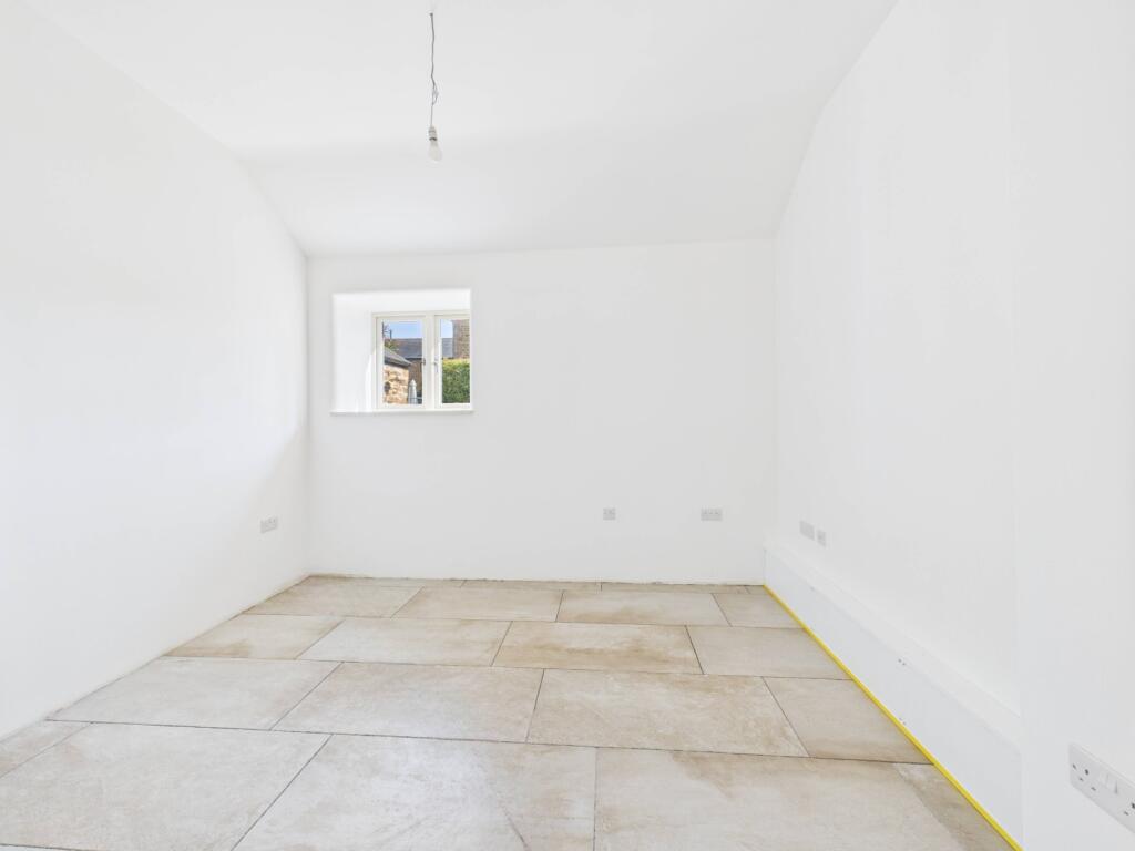 17. CAM04922G0-PR0042-STILL010