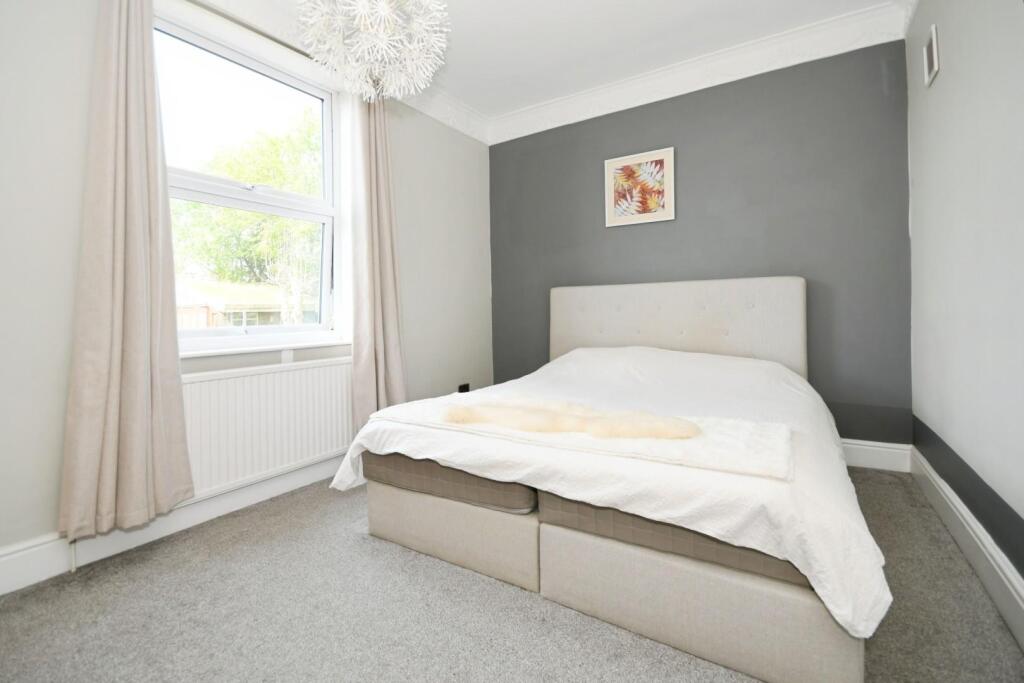 BED 2 01.jpg