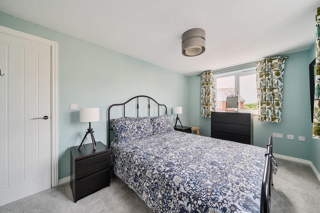 1304359-19-683f3c...