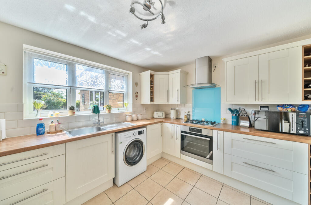 10-682355c5e9f39-...