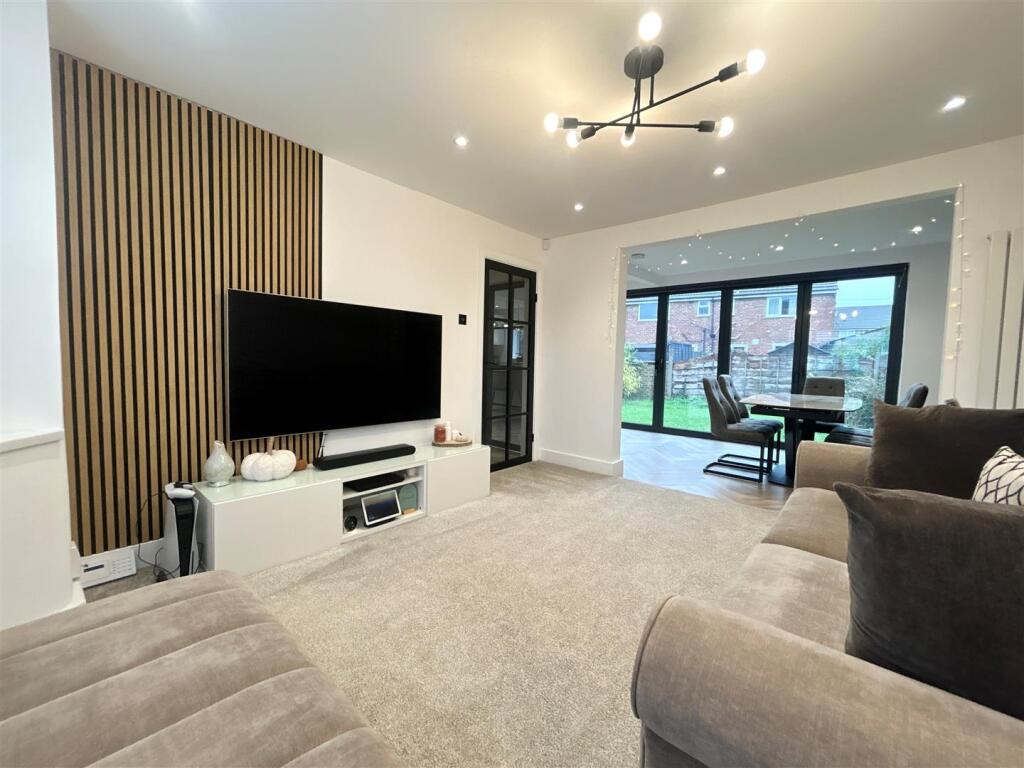 Lydney Avenue, Heald Green