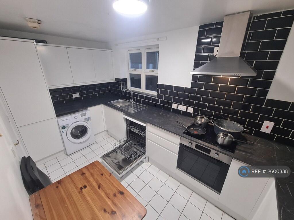 Shared Kitchen, All Modern Conveniences