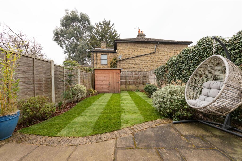 116 Forest Rise, E17