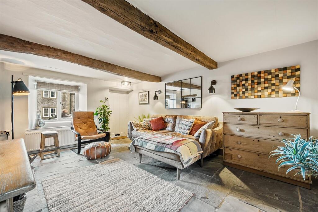 Saxton Mee Well Yard 0019.jpg