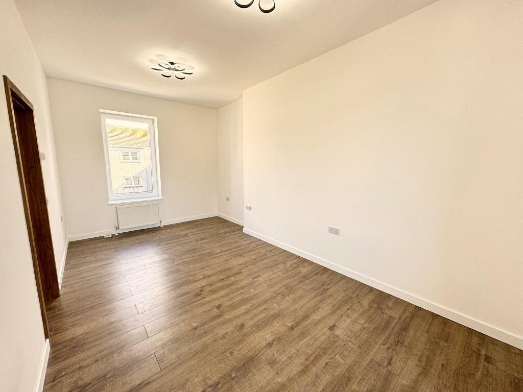 Bedroom 2 (2)