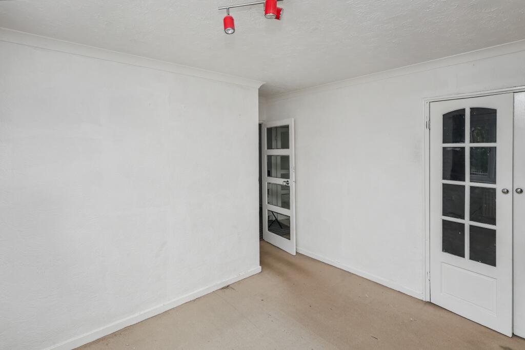 8 Colne Drive, Romford RM3 9JX