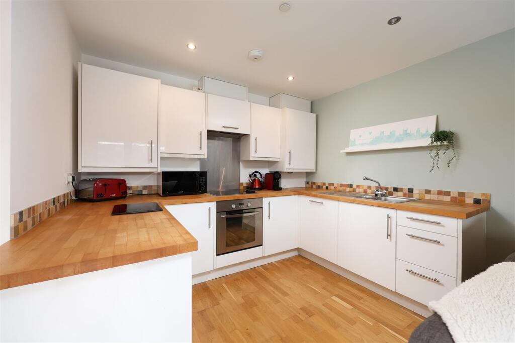 16 Wellesley Mews 24.JPG