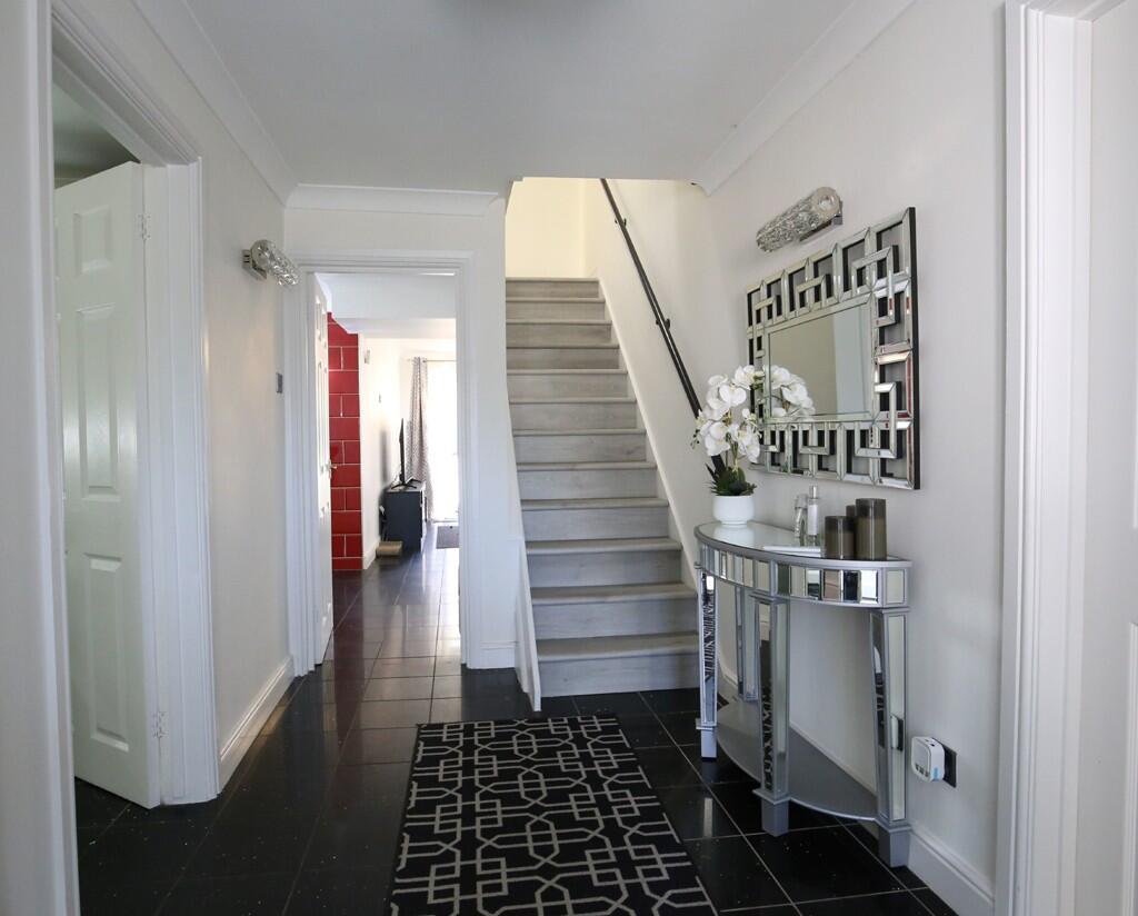 Entrance hall/stairs