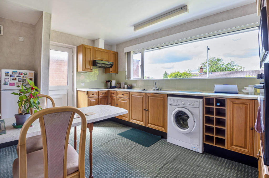 Kitchen/B'Fast Room