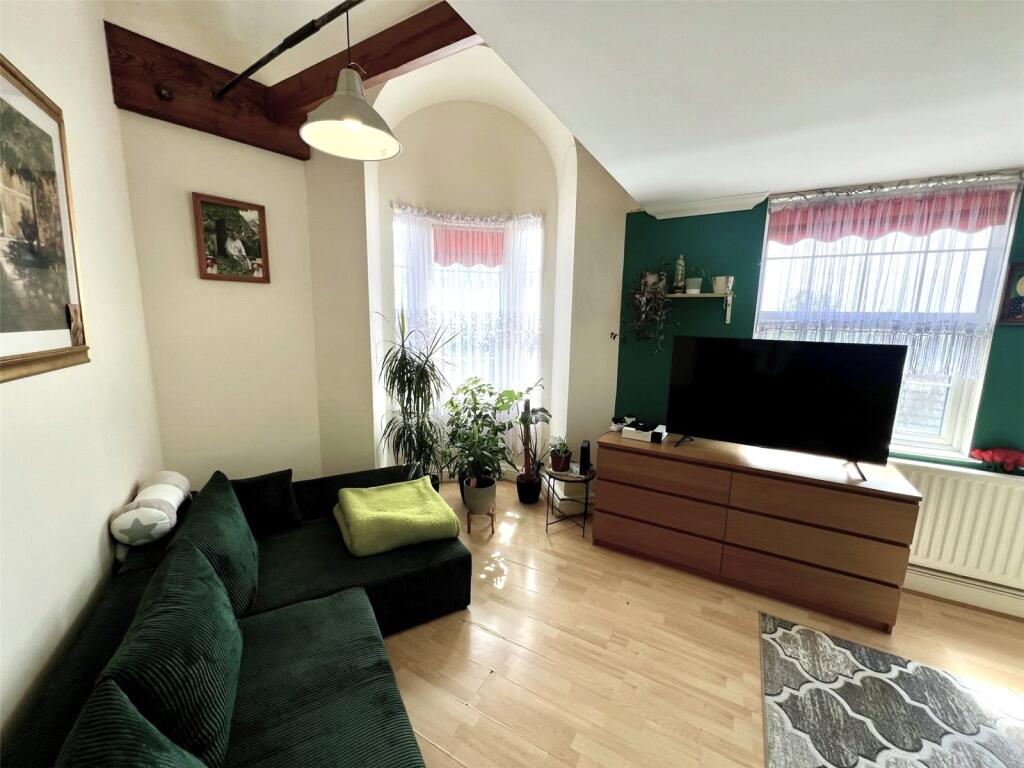 Lounge/Bed 3