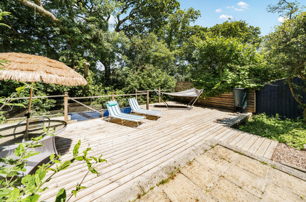 1310927-1-6852c8e...