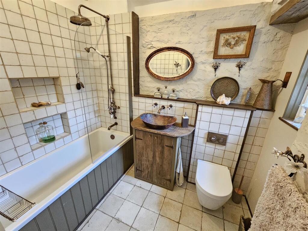 En Suite Bed 2.jpg