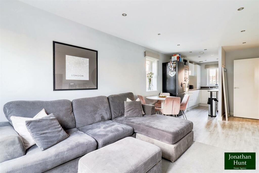 OPEN PLAN LIVING ROOM