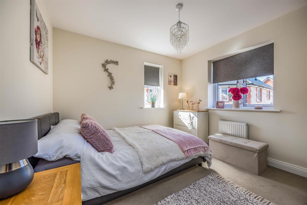 32 Longcroft Way, Havant-Small-PorticoMarketing-Ne