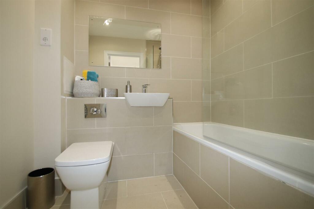 Bathroom ( 1 Bedroom ).JPG
