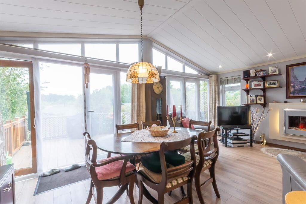 Lounge Dining Area