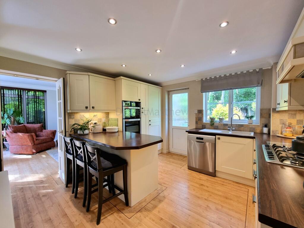 Kitchen/ Breakfast Room