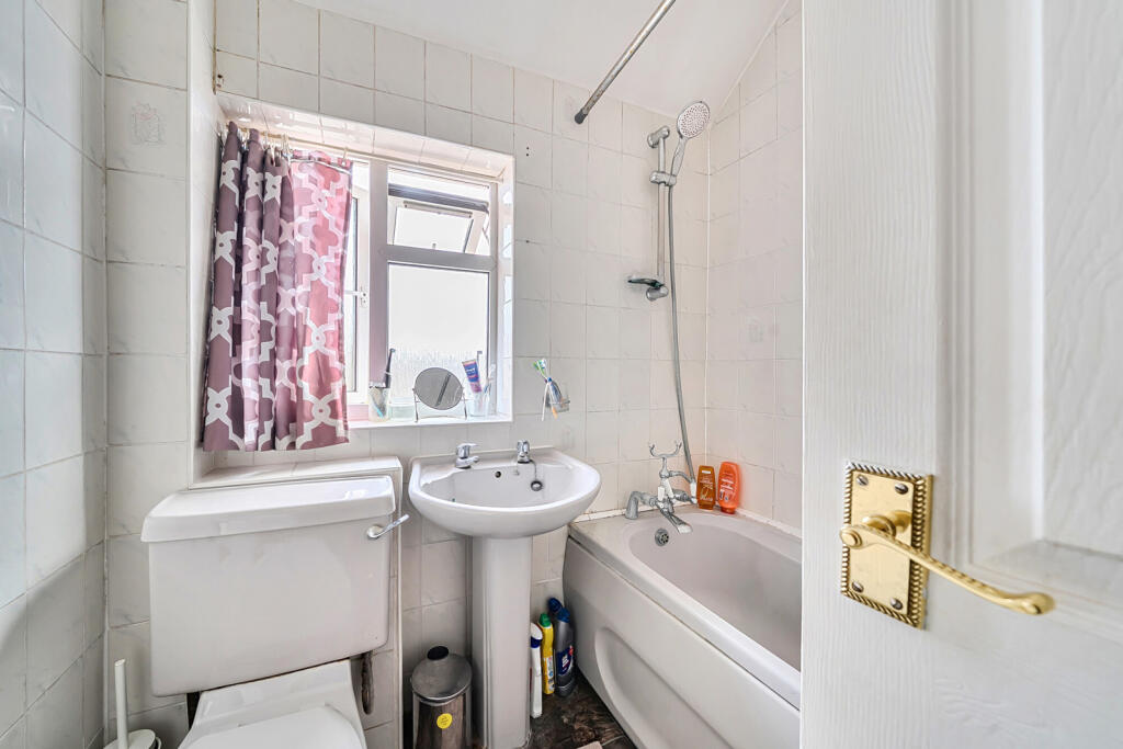 1376314-9-690b6f2...