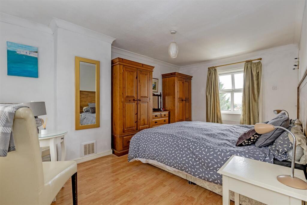 Bedroom 1-3.jpg