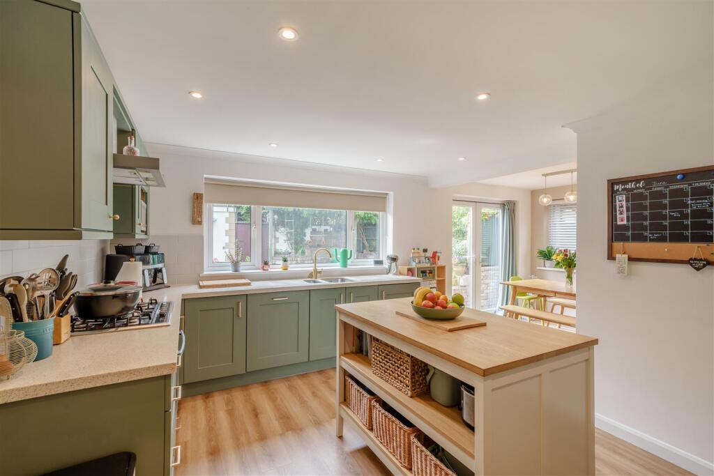 4 - kitchen diner.jpg