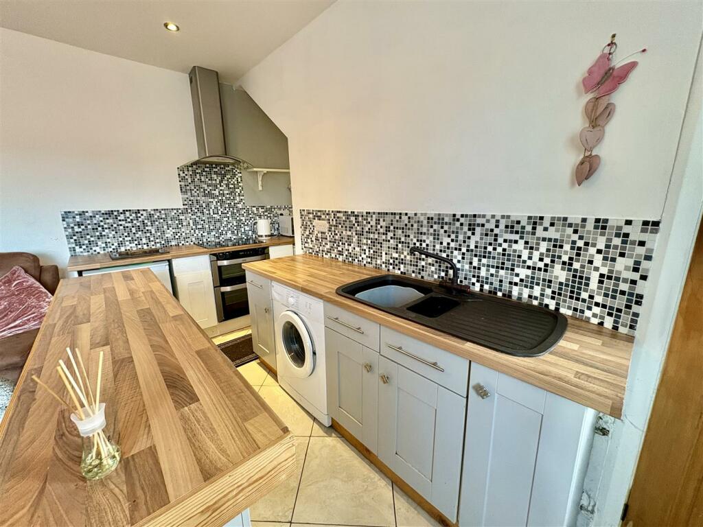 Bramleys Estate Agents - Field Top - Bailiff Bridg