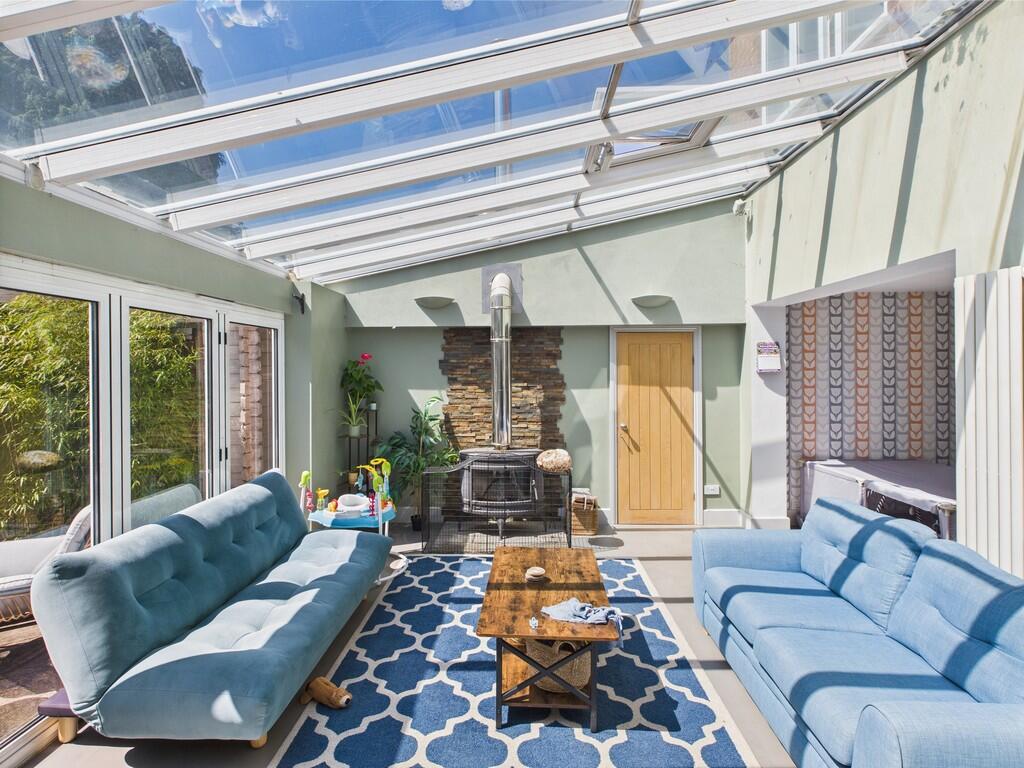 CAM04578G0-PR0012...